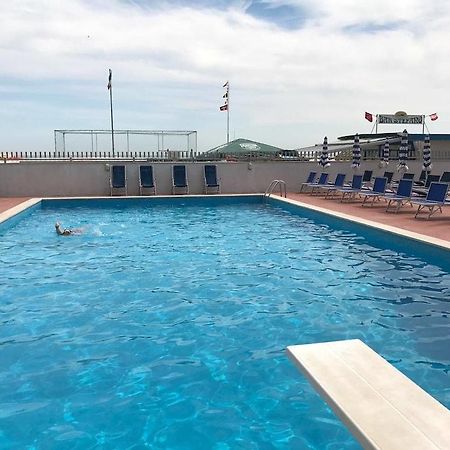 Hotel Majestic Песаро Екстериор снимка
